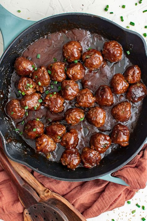 One-Pot Sticky Asian Meatballs - Appetizer Asian-Inspired Meatballs Party Food Meatballs, Cocktail Meatball Recipes, Party Meatballs, Cranberry Meatballs, Asian Meatballs, Cocktail Meatballs, New Year's Eve Appetizers, Spicy Cocktail, Sweet And Sour Meatballs