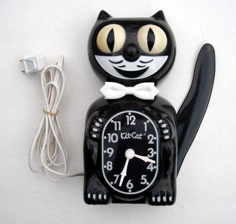 VINTAGE ELECTRIC KIT CAT KLOCK KAT CLOCK FELIX ORIGINAL EXCELLENT Kit Kat Clock, Clock Drawings, Novelty Clocks, Kit Cat Clock, Cat Clock, Clock Tattoo, Felix The Cats, Clock Art, Vintage Objects