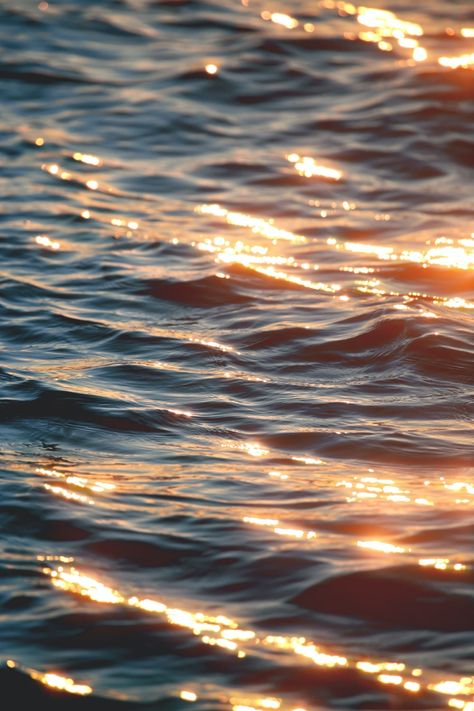 Water Iphone Wallpaper, Gold Sparkle Background, Iphone Wallpaper Minimal, Sparkle Image, Blue Bokeh, Wallpaper Minimal, Water Sunset, Sparkles Background, Water Images