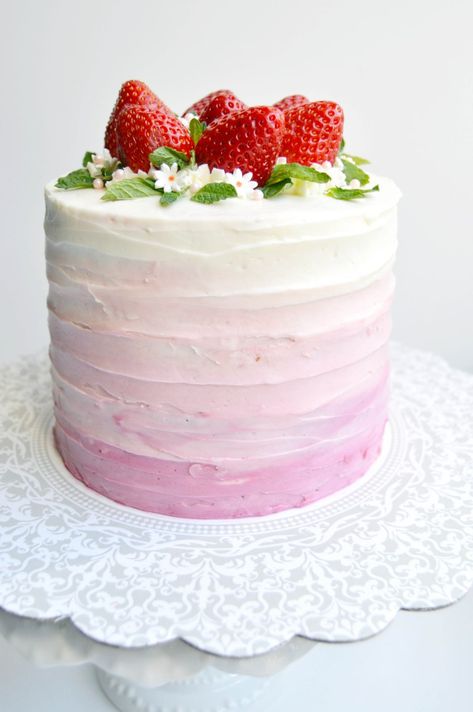 Ombre Cakes, Ombré Cake, Delicious Strawberry Cake, Strawberry Birthday Cake, Fresh Cake, New Year's Cake, Strawberry Baby, Strawberry Party, Ombre Cake