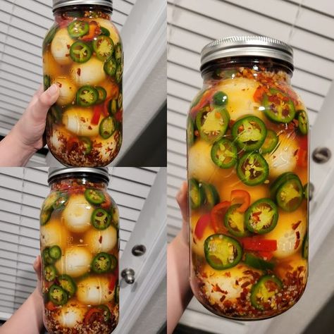 Sriracha Pickled Eggs, Pickle Veggies, Garlic Pickled, Spicy Pickled Eggs, Preserve Recipes, Pickled Things, Pickled Egg, Canning Peppers, Pickled Eggs Recipe