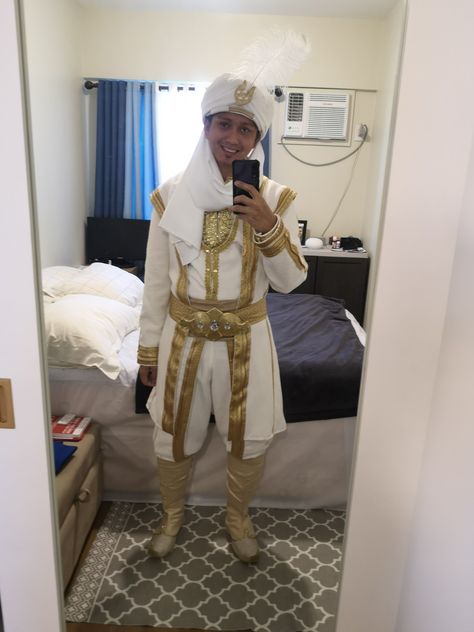 My own Aladdin Prince Ali costume / cosplay Prince Ali Costume, Aladdin Prince Ali, Wise Man Costume, Aladdin Cosplay, Aladdin Jr, Prince Ali, Costumes 2024, 1001 Nights, Men Costume