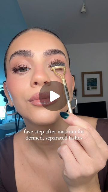 Melis Cifcili on Instagram: "Mascara routine isn’t complete without my weird lash separator comb 🤎 @grandecosmetics lash separating comb 🪮 gets all the clumps out 

#lashseparator #mascarahacks #howtoapplymascara #separatedlashes #mascaraturorial #weirdmakeup #mascaraclumps" Mascara Routine, Lash Separator, Makeup Mistakes, Crazy Makeup, How To Apply Mascara, Without Me, Comb, How To Use, Lashes