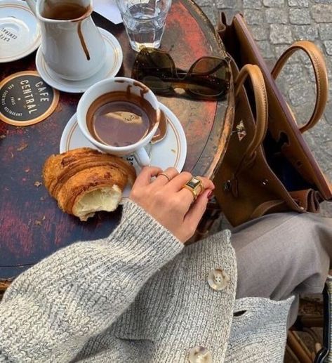 Orion Carloto, Restaurants In Paris, Spring Picnic, Paris Aesthetic, Think Food, Coffee Cafe, Epiphany, Autumn Aesthetic, Coffee Break