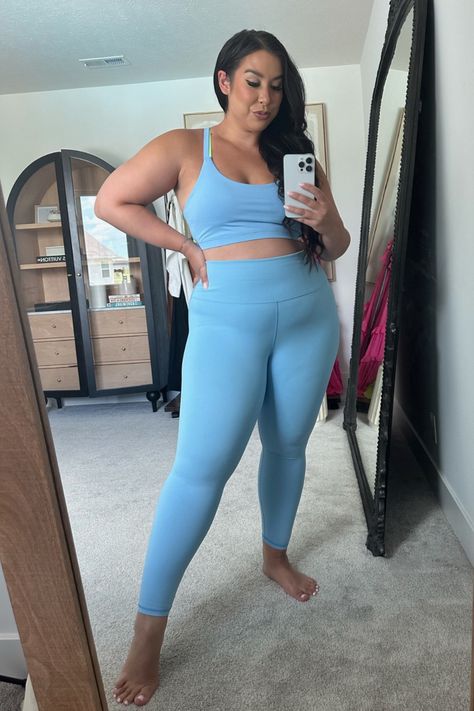 Loving these curve-friendly activewear pieces from Fabletics! Fashion Mirror Selfie, Midsize Fashion, Fashion Mirror, Athleisure Fashion, Athleisure, Selfies, Active Wear, Lounge Wear, Mirror Selfie