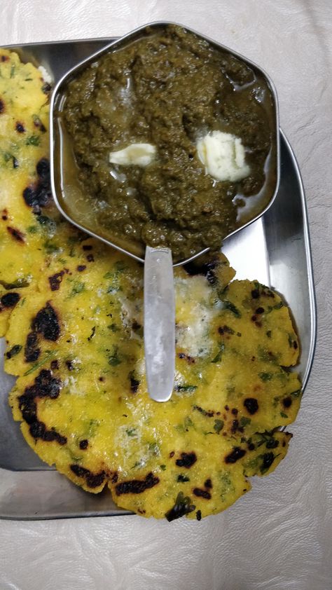 [I ate] Sarson ka Saag and Makki ki Roti (Mustard greens and maize bread). It is a famous Punjabi dish from India. #food #meal #foods #healthyfood #keto Punjabi Food, Breakfast Recipes Indian, Vegetarian Fast Food, Food Carving, Delicacy Food, India Food, Homemade Breakfast, Mustard Greens, Vegetarian Snacks