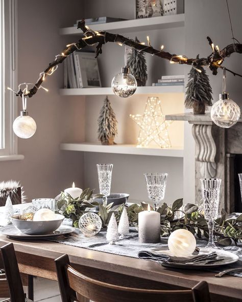 Interior Design Tip: Create interest at different levels by hanging decorations over your table. This tree branch with baubles and fairy lights from Lights 4 Fun is a really creative idea to add interest to your Christmas Table. #christmasdecor #christmastable #Christmaslights #createperfect Christmas Centrepiece Ideas, Hanging Centerpiece, Christmas Lights Outside, Christmas Dining Table, Hosting Christmas, Simple Christmas Decor, Branch Decor, Style Deco, Christmas Dining