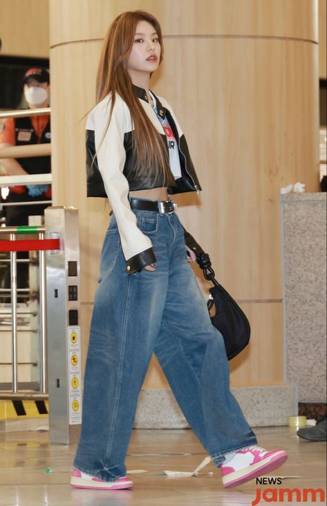 Airport Fashion Kpop, Japan 2023, Yeji Icon, Bratz Inspired Outfits, Airport Fashion, May 2023, Airport Style, Fashion Lookbook, Airport Outfit