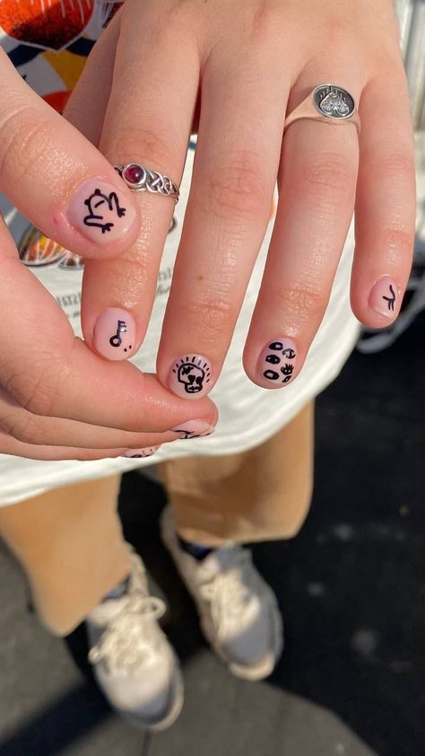 Doodles On Nails, Guys Nail Art, Men’s Nails Design, Manicure Ideas Simple, Manicure Ideas French, Boys Nail Art, Manicure Ideas Spring, Guy Nail Art, Simple Manicure Ideas