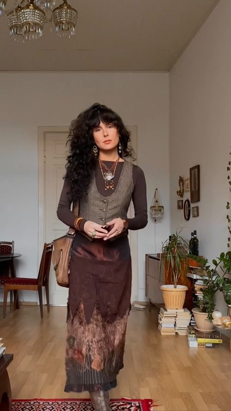 Outfit Ideas Eclectic, Work Witch Outfit, Non Trendy Outfits, Eclectic Wardrobe Style, Witchy Concert Outfits, Bohemian Style Aesthetic, Whimsical Office Outfit, Indie Western Outfits, Whimsical Academia Outfits