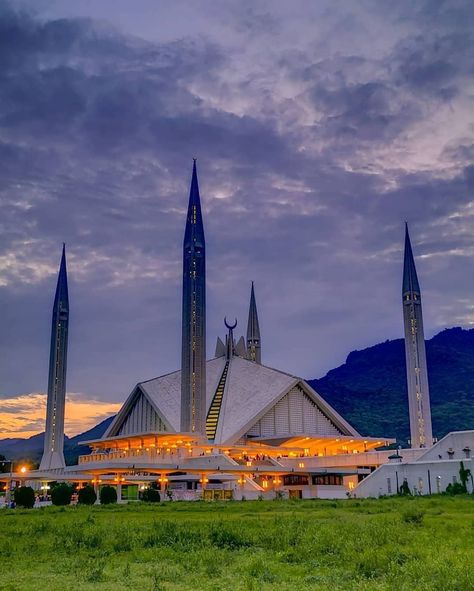 Follow us @views.of.pakistan . ● Photo credit Shah Jahan Mosque, Shah Faisal Mosque, Faisal Mosque, Pakistan Pictures, Sultan Qaboos Grand Mosque, Sultan Qaboos, Sheikh Zayed Grand Mosque, Blue Roof, Open Concept Living Room