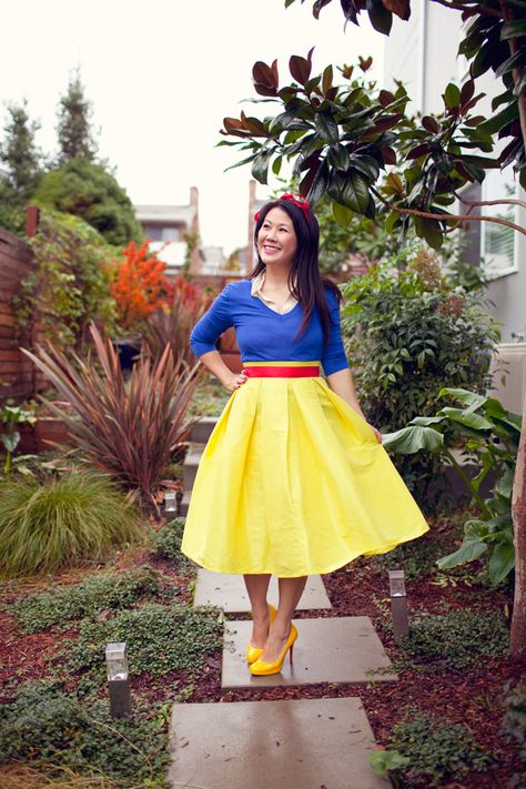 DIY Snow White Costume - using thrifted and/or clothes in your closet Minnie Mouse Kostüm, Diy Snow White Costume, Snow White Outfit, Diy Princess Costume, Work Appropriate Halloween Costumes, Modest Halloween Costumes, Snow White Halloween Costume, Snow White Outfits, White Halloween Costumes