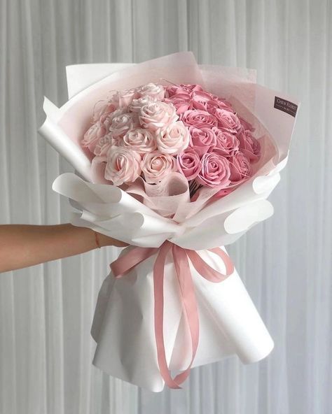 Ribbon Rose Bouquets, Roses Bouquet Gift, Diy Bouquet Wrap, Luxury Flower Bouquets, Roses Art, Pink Rose Bouquet, Flower Bouquet Diy, Boquette Flowers, Flower Gift Ideas