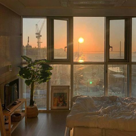 Elegant • Theater on Instagram: “Sunrise in South Korea 🇰🇷 Photo by @a._.rmy — visit” Singer Dr, Champagne Problems, Aesthetic Apartment, Spotify Covers, Spotify Playlists, Apartment Aesthetic, Playlist Covers, Aesthetic Tumblr, Aesthetic Rooms