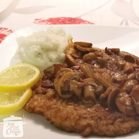 ❤️Make this Jäger Schnitzel just like Oma does! Easy-breezy, fun to make and absolutely delicious to eat! German Pork Chops, Jaeger Schnitzel, Bienenstich Recipe, German Schnitzel, German Potato Pancakes, German Food Authentic, Mushroom Gravy Recipe, Schnitzel Recipes, Breaded Pork Chops