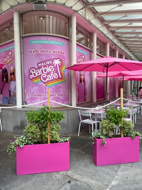 Malibu Barbie Cafe Nyc, Barbie Cafe Nyc, Malibu Barbie Cafe Chicago, Barbie Coffee Shop, Barbie Truck, Barbie Barbie Movie, Barbie Movies List, Cafe In Nyc, Barbie Bday