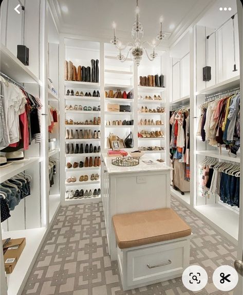 Master Closet Design, House Closet, Neat Method, Closet Island, Dressing Room Closet, Dream Closet Design, Walk In Closet Design, Closet Design Layout, Luxury Closets Design