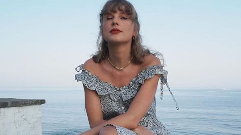 Taylor Swift shares first July 4 pictures in seven years! Taylor Swift parties with Selene Gomez, and Haim for Fourth of July 2023. 4th Of July Pics, Treehouse Masters, Taylor Swift Party, Old Singers, Taylor Swift 1989, Taylor Swift Album, Taylor Alison Swift, Selena Gomez, Fourth Of July