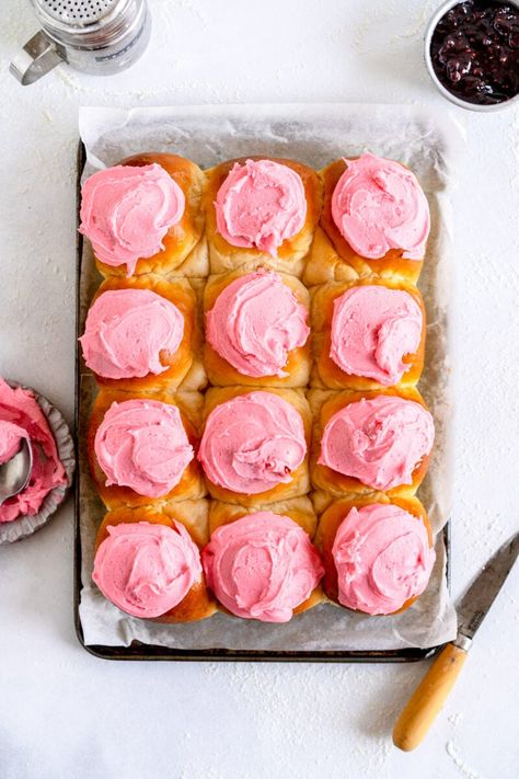 Iced Buns (Pink Buns) Cloudy Kitchen: These Raspberry Iced Buns are a New Zealand Bakery Classic. They have a soft Tangzhong bun, raspberry jam filling and pink icing. Rose Buns Recipe, Iced Buns Recipe, Glazed Raspberry Cheesecake Swirl Buns, Soft Bread Rolls Recipe, Giant Jam Bun, Iced Buns, Chelsea Bun, Cloudy Kitchen, Cheese Buns