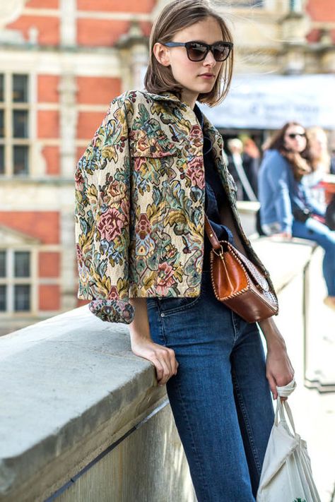 A cropped tapestry jacket makes for the perfect lightweight layer. Patterned Jacket Outfit, Tapestry Outfit Ideas, Tapestry Jacket, Statement Jacket, Chic Fall Outfits, Fall Outfit Ideas, Fall Capsule Wardrobe, Jacket Outfit, Floral Jacket