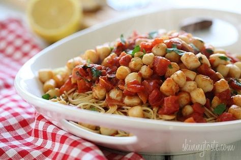 Sauteed bay scallops with tomatoes and a touch of white wine and lemon juice served over angel hair pasta. Seafood Christmas, Pasta With Scallops, Scallop Pasta, Angel Hair Pasta, Scallop Recipes, Skinny Taste Recipes, Angel Hair, Pasta Dish, Pizza Sauce