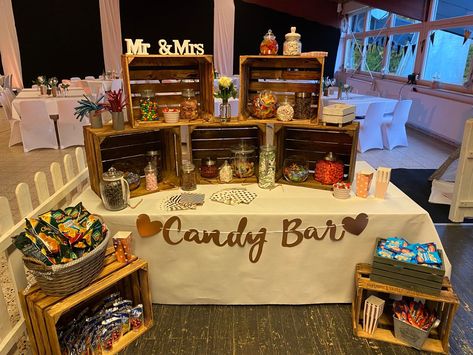 candybar hochzeit sweet salty wedding decoration weddinginspiration weinkisten inspo diy Sweet And Salty Bar Wedding, Candy Bar For Wedding, Candybar Diy, Wedding Candy Bar Buffet, Gender Reveal Candy, Salty Bar, Diy Candy Bar, Wedding Candy Bar, Candy Bar Wedding