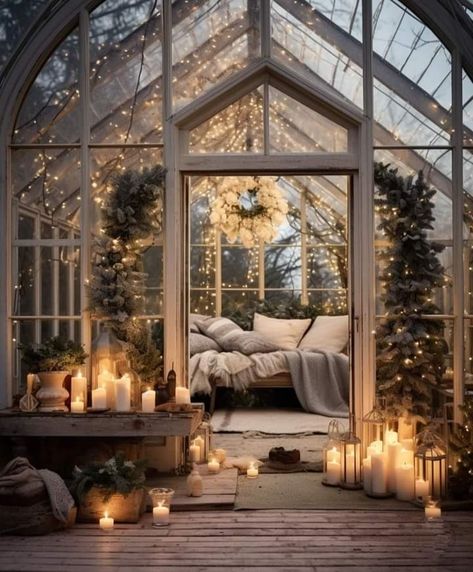 Shed Decor, Greenhouse Shed, Chill Room, Outdoor Buildings, Backyard Greenhouse, Beautiful Houses Interior, Backyard Entertaining, Diy Greenhouse, Romantic Garden