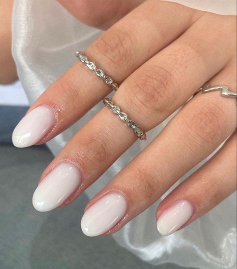 White Rounded Acrylic Nails, Short Oval White Nails, Neutral Round Acrylic Nails, White Rounded Square Nails, Short Oval Milky White Nails, Bride Pedicure Wedding Day Toenails, Simple Oval Nails, Nails For Graduation, Oval Nails Short