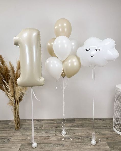 Confettievents Confettievents One Year Decoration, Happy Birthday 1 Year, Rubber Ducky Birthday, Simple First Birthday, Baby Birthday Photoshoot, Baby Boy Decorations, First Birthday Balloons, Baby First Birthday Cake, Simple Birthday Party