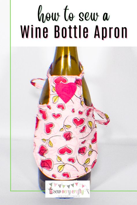 These wine bottle aprons are perfect for gift giving. This is a super simple sewing project for the beginner sewist. Wine Apron, Apron Pattern Free, Basic Sewing, Simple Sewing, Beginner Sewing, Wine Bottle Diy, Sewing Aprons, Bottle Carrier, Aprons Patterns