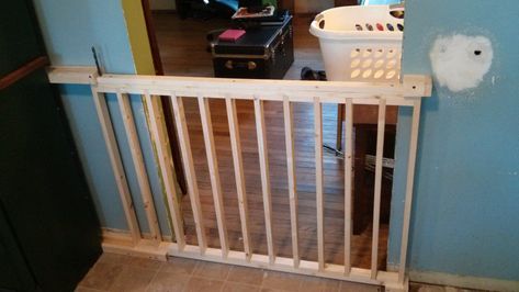 I built a sliding dog gate from scratch. - Album on Imgur Diy Dog Fence, Diy Dog Gate, Diy Kids Kitchen, Diy Baby Gate, Privacy Ideas, Dog House Diy, Baby Gate, Baby Gates, Dog Gate