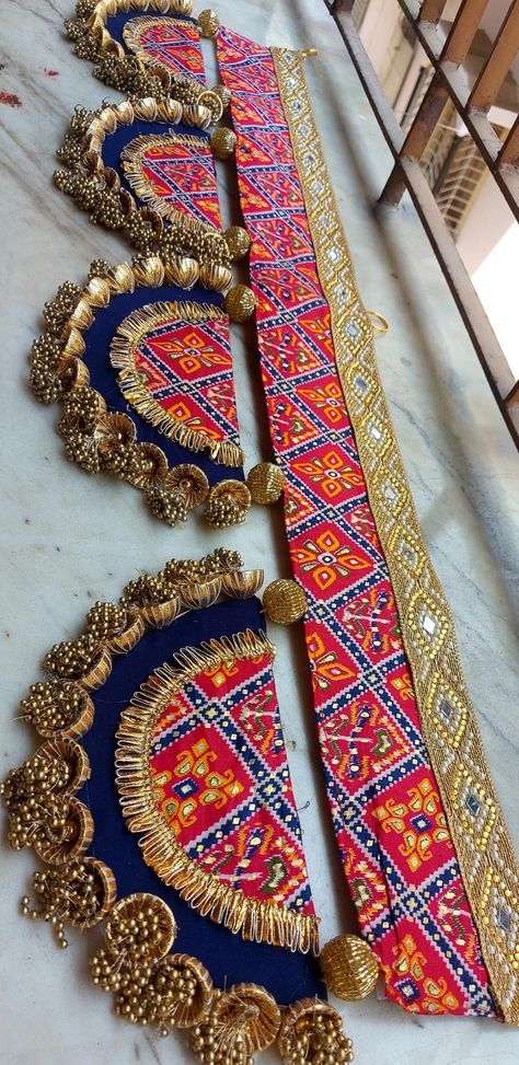 Patola Toran Design, How To Make Patola Toran, Bandanwar Design Handmade, Bandarwal Designs Handmade, Handmade Toran Ideas, Diy Toran Ideas, Diwali Decorations At Home Diy, Toran Designs Doors Handmade, Diy Toran