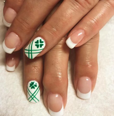 Irish Nail Designs, St Patricks Nail Designs, Shamrock Nails, Irish Nails, Saint Patrick Nail, St Patricks Day Nails, Nail Art Pen, Glass Nails, Nail Art Brushes