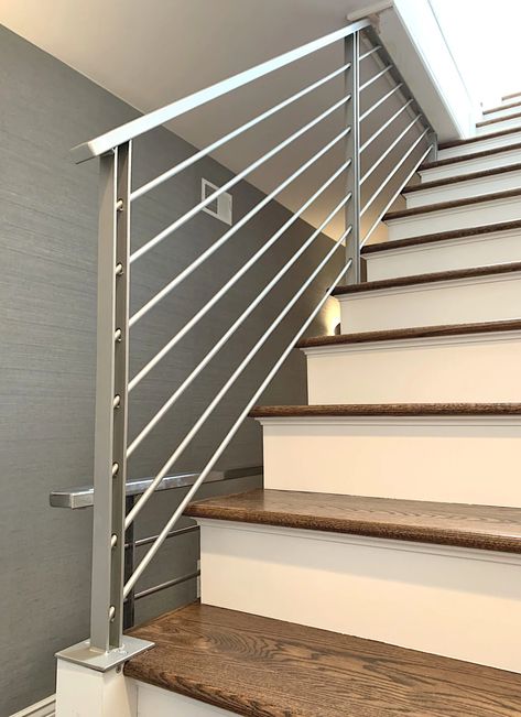 Industrial Railing, Metal Railing Design, Ss Railing, Stainless Steel Stair Railing, Steel Stair Railing, Art Deco Style Interior, Wrought Iron Railings, Steel Railing Design, Wrought Iron Handrail