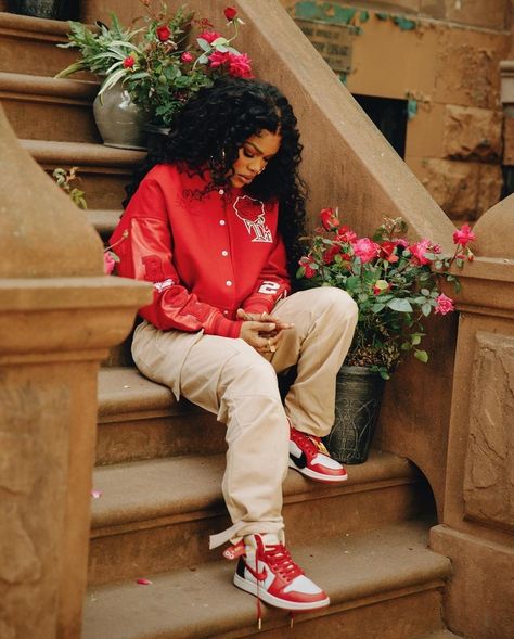 Teyana Taylor Jordan 1 Outfit, Teyana Taylor Outfits Streetwear, Teyana Taylor Fashion, Teanna Taylor Outfits, Teyana Taylor Streetwear, Teyana Taylor Outfits Tomboys, Teyana Taylor Style, Teyana Taylor Outfits, Jordan 1 Outfit