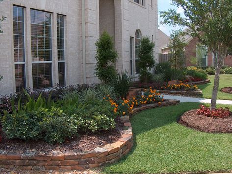 Thinking of doing this in front of our black rubber edging in the front flower beds. Front Door Flower Bed Landscaping, Border Around House, Flowerbed Borders, Flower Bed Landscaping, Front Flower Beds, Raised Flower Beds, Front Landscaping, Landscape Services, Home Landscaping