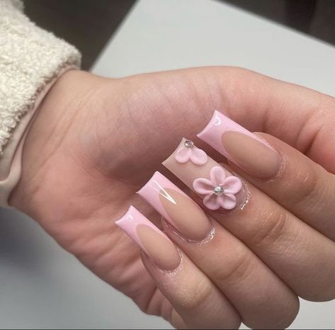 Simple Nail Designs With 3d Flowers, Simple Acrylic Nails With 3d Flower, Acrylics 3d Flowers, White French Nails Design Square, Spring Nails 3d Flowers, Pink 3d Flower Nails Short, Spring Shorties Nails, Nail Inspo Flower Design, Short Acrylic Nails With 3d Flowers