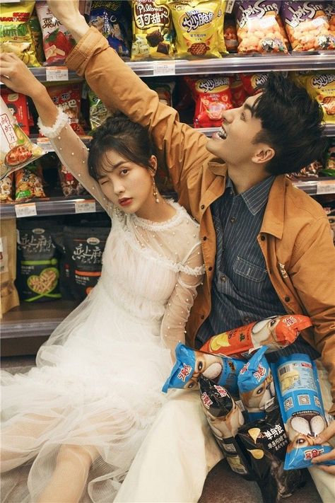 Fun Prewedding Shoot, Fun Prenup Photoshoot Ideas, Grocery Store Photoshoot Couple, Supermarket Prewedding, Fun Prewedding Ideas, Groceries Photoshoot, Kyoto Prewedding, Shopping Couple, Pre Wedding Photoshoot Theme