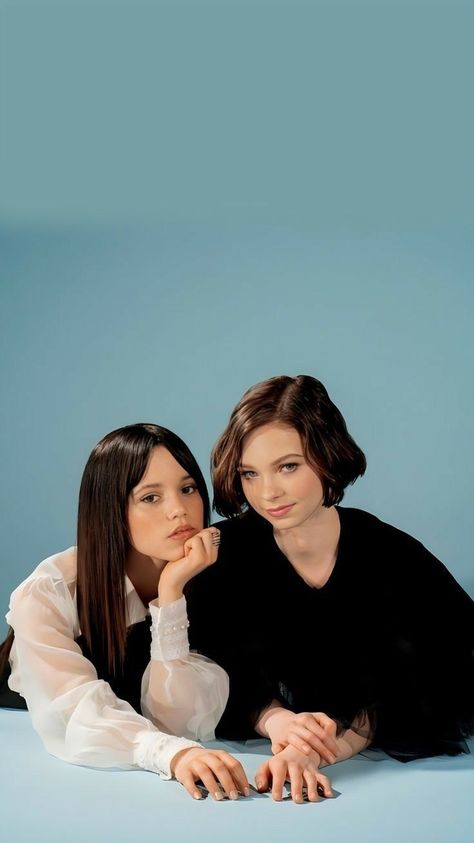 Jenna And Emma, Yuru Yuri, Emma Myers, Actress Without Makeup, Spider Girl, Best Duos, Addams Family, Hot Actors, Jenna Ortega