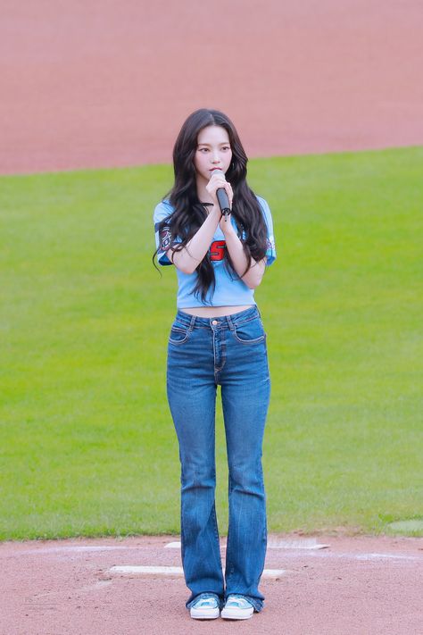 Very Good Girls, Baseball Stadium, Baseball Outfit, Best Jeans, Kpop Fashion, Converse High Tops, Slim Legs, Cool Girl, High Tops