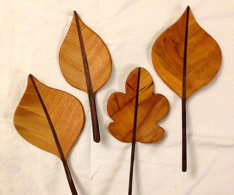 These decorative leaves are easy to make with a bandsaw.You will need:A piece of wood for the leaves: 3" wide by about 10" long and 3/4" thick.A piece of darker wood to cut the stems: about 2" wide by about 7" long and 3/4" thick.Wood glue and epoxy (optional).I will show a lot of pictures to illustrate the various steps. Wooden Leaves, Bandsaw Projects, Small Wood Box, Wooden Leaf, Woodworking Projects Unique, Diy Side Table, Woodburning Projects, Unique Woodworking, Decorative Leaves