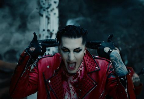 Motionless in white Chris Motionless And Jeffree Star, Chris Motionless Werewolf, Motionless In White Werewolf, Motionless In White Aesthetic, White Werewolf, Grunge Photoshoot, Chris Cerulli, Emo Men, Chris Motionless