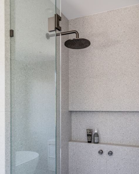 Terrazzo in the shower and on the niche. Bathroom Terrazzo, Terrazzo Grey, Terrazzo Floor Tiles, Tiles Terrazzo, Terrazzo Wall, Terrazzo Floor, Engineered Timber Flooring, Marble House, Terrazzo Tiles