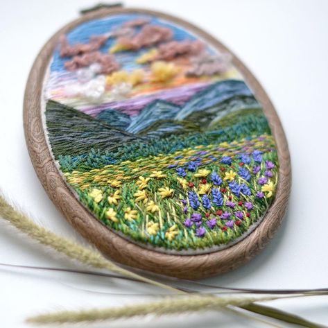 Oval Embroidery Hoop Ideas, Oval Embroidery Hoop, Oval Embroidery, Embroidered Painting, Hoop Crafts, Landscape Embroidery, Embroidery Hoop Crafts, Painting Embroidery, Multipurpose Furniture