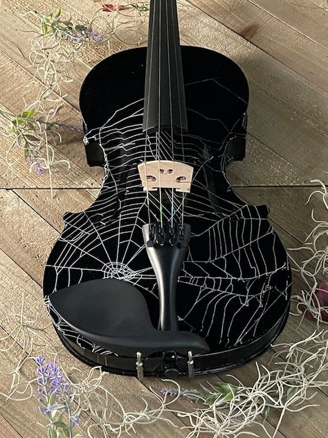 Glass Violin Aesthetic, Cool Cello Designs, Violin Design Ideas, Violin Case Decoration, Electric Violin Aesthetic, Customized Violin, Gothic Violin, Fantasy Violin, Violin Pictures