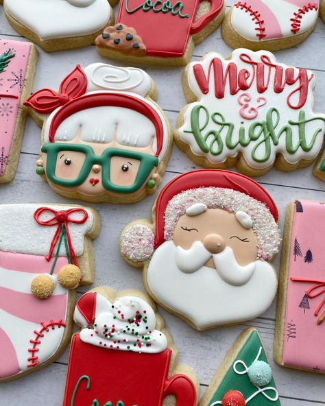 Santa Cookies Decorated, Top Christmas Cookies, Christmas Sugar Cookie Designs, Christmas Sugar Cookies Decorated, Sugar Cookie Royal Icing, Sugar Cookie Icing, Sugar Cookie Designs, All Christmas, Cake Decorating Designs