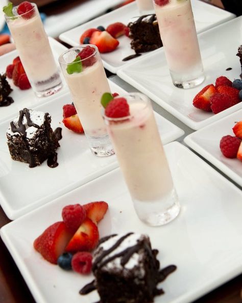 “Trio of Desserts” Izzies Chocolate Brownie, Raspberry Limoncello Semi-Freddo and Fresh Fruit Dessert Flights, Healthy Winter Desserts, Brownie Raspberry, Trio Of Desserts, Winter Snack, Spicy Chocolate, Dessert Truffles, Best Brownie Recipe, Dessert Presentation