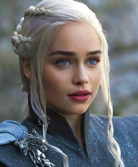 I PHOTOSHOP CELEBS on Instagram: “Queen 😍♥️ @emilia_clarke” Emilia Clarke Daenerys Targaryen, Queen Of Dragons, Game Of Throne Daenerys, 얼굴 드로잉, Instagram Queen, Gra O Tron, Mother Of Dragons, Emilia Clarke, I Am A Queen