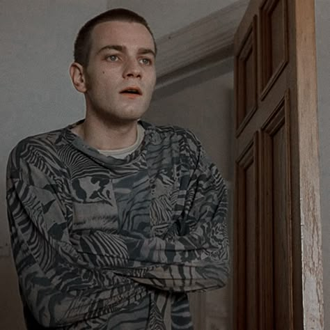 Renton Trainspotting, Mark Renton, Ryan Gosling Style, Cult Of Personality, Trainspotting, Camera Shy, Ewan Mcgregor, Movie Fashion, Fantasy Movies