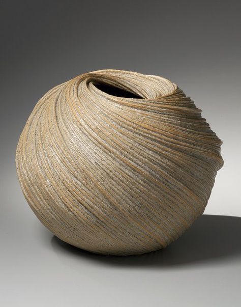 Kim Kaos on Twitter: "Japanese Contemporary Pottery Sakiyama Takayuki #Art #Ceramic https://t.co/nMCfBeCiLJ" Sakiyama Takayuki, Japanese Pottery Kintsugi, Ceramics Exhibition, Pottery Patterns, Contemporary Pottery, Sculptures Céramiques, Keramik Design, Raku Pottery, Wooden Vase